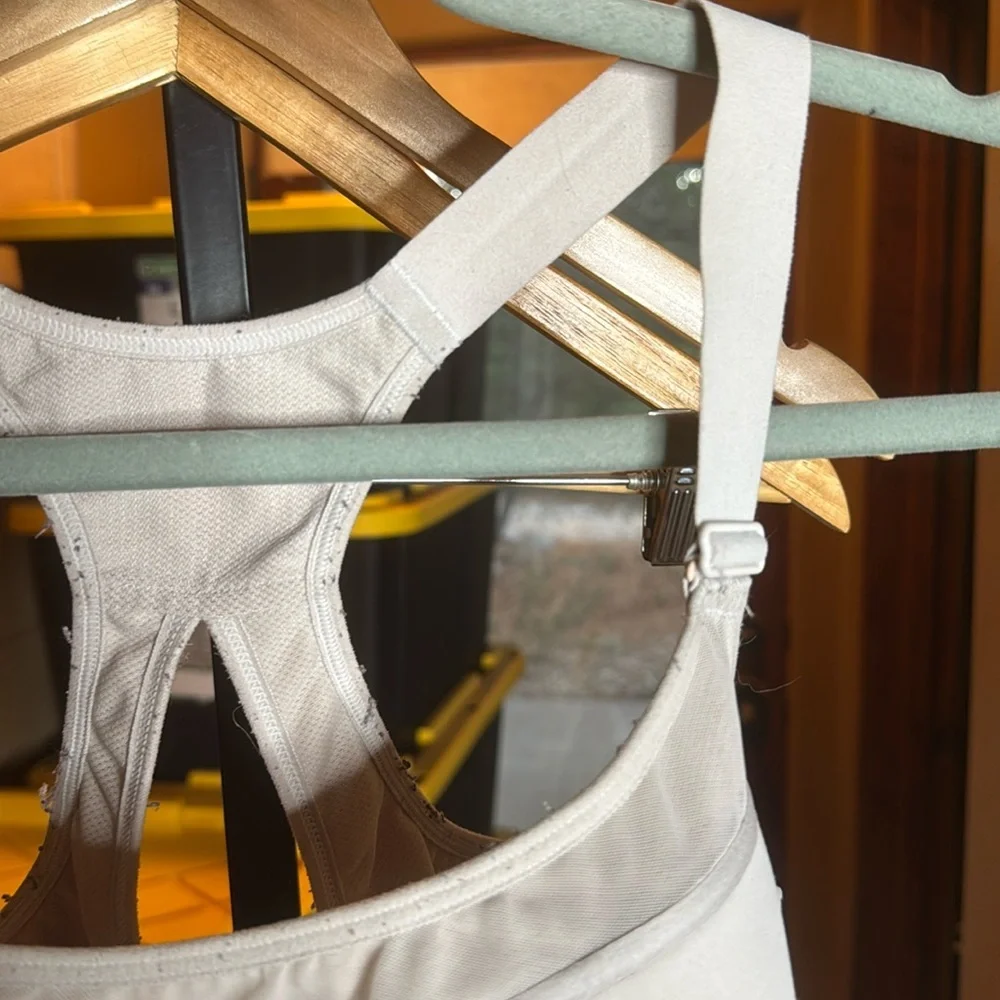Victoria’s Secret Sport VSX Wireless Lined Sports Bra Size 38D Nude High Impact